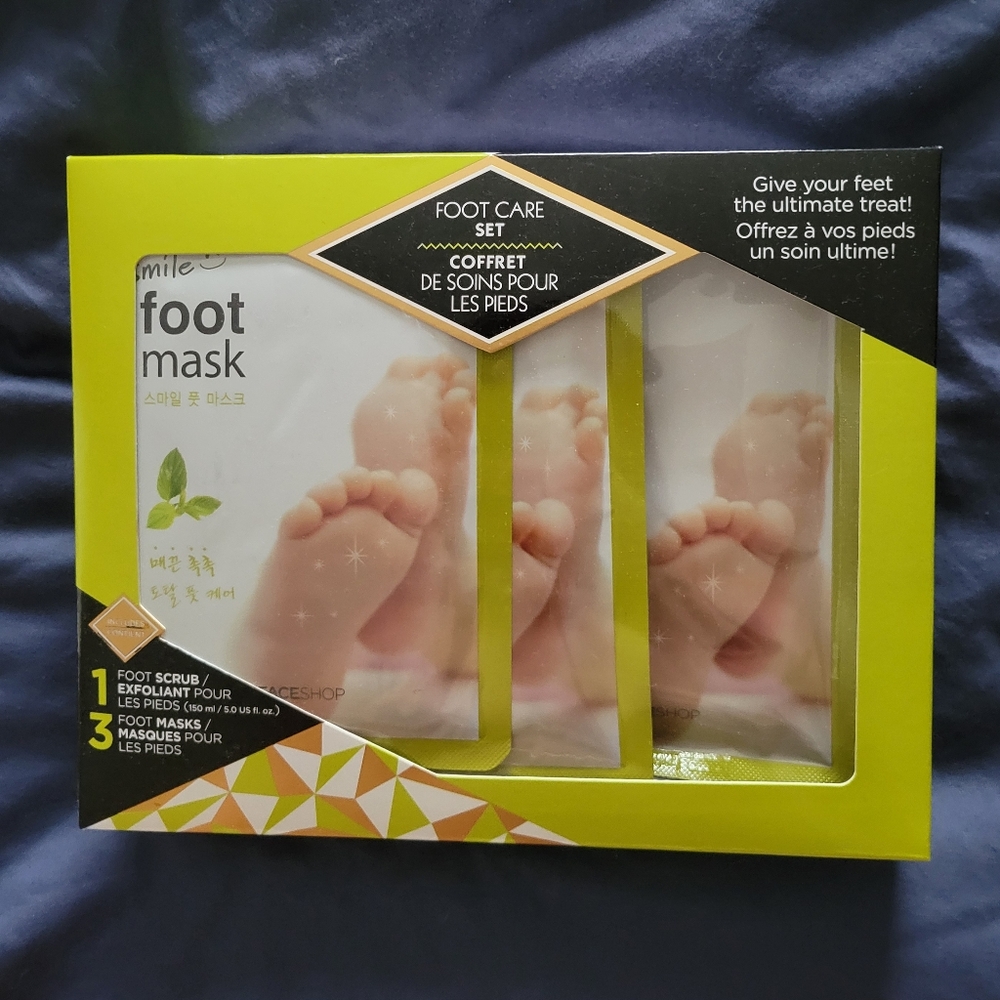 Smile Foot Care Mask And Scrub Set